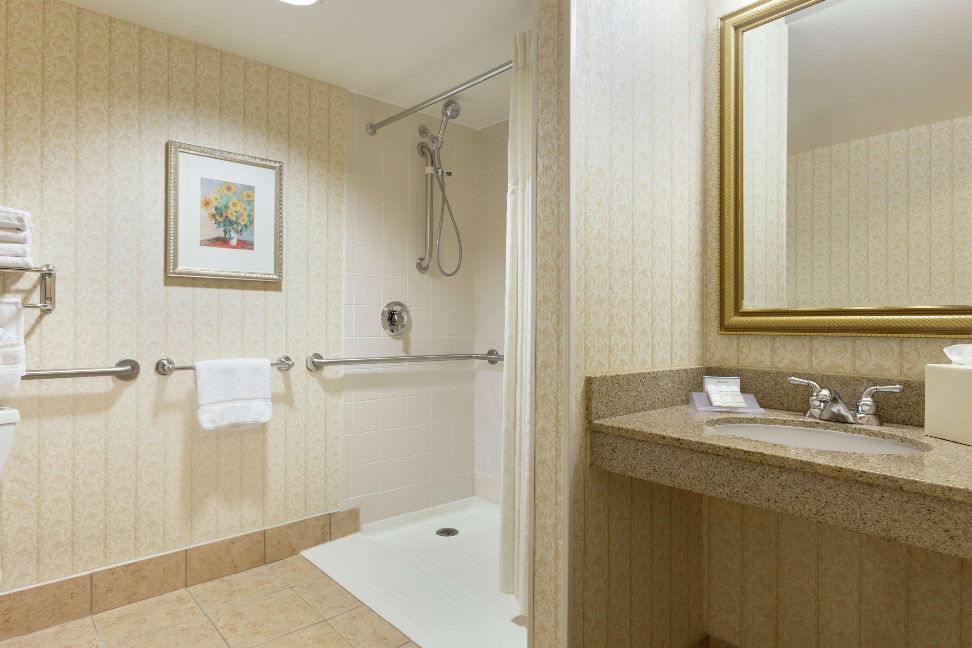 Hilton Garden Inn Fairfax Exterior photo