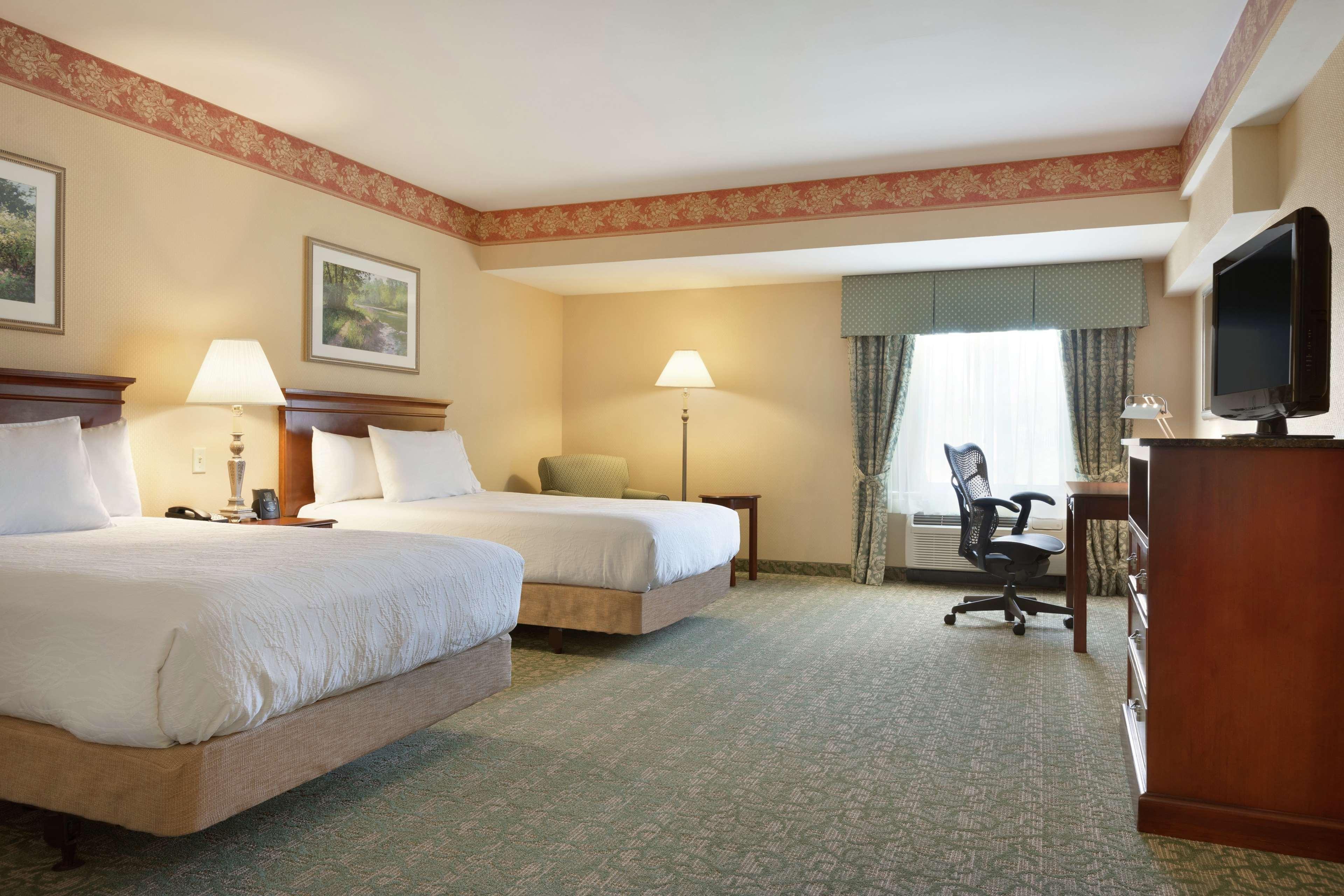 Hilton Garden Inn Fairfax Exterior photo