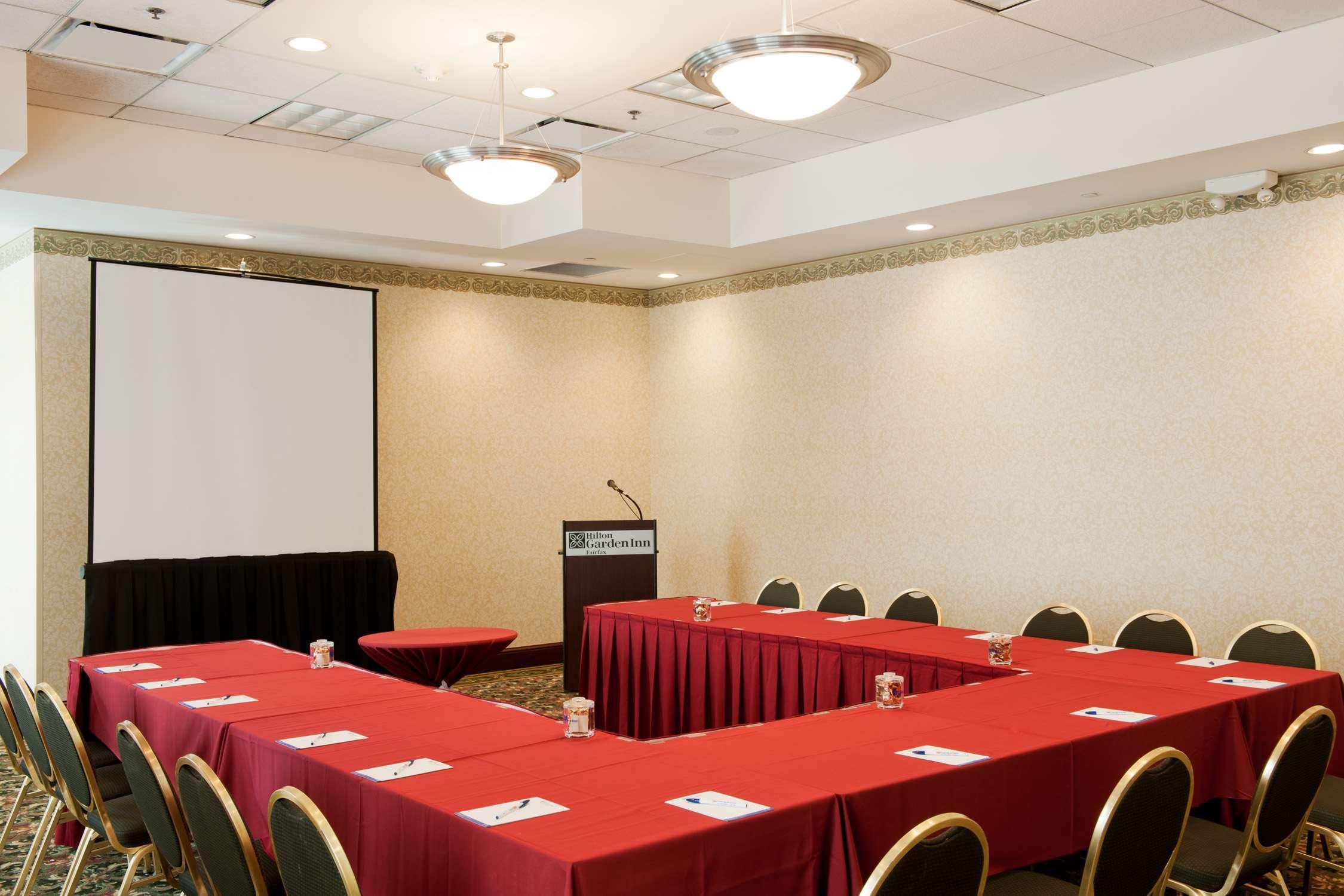 Hilton Garden Inn Fairfax Exterior photo