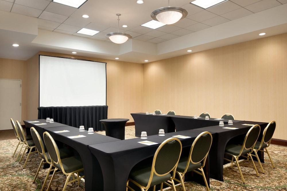 Hilton Garden Inn Fairfax Exterior photo